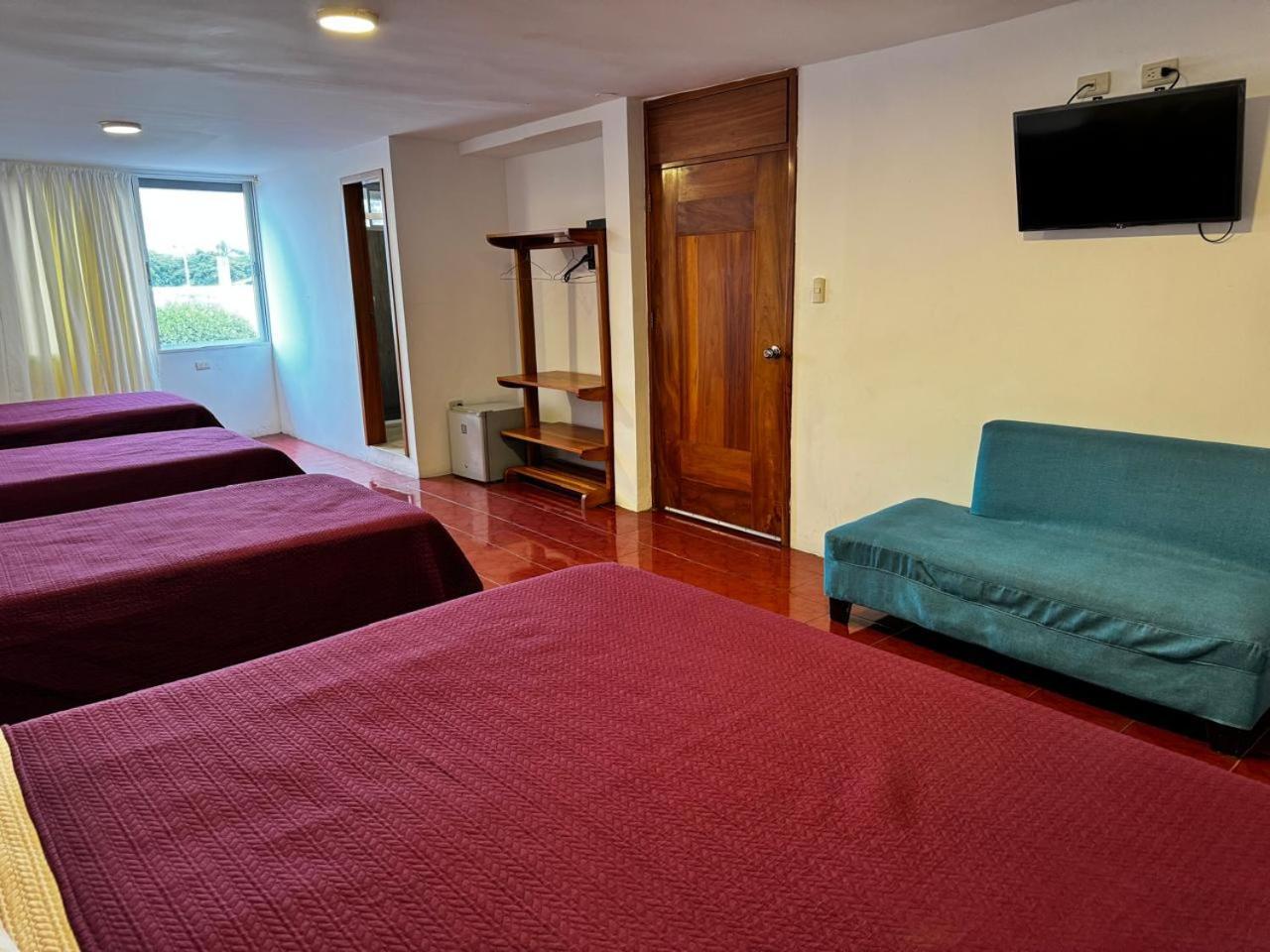 Hostal Muyuyo Puerto Ayora  Εξωτερικό φωτογραφία